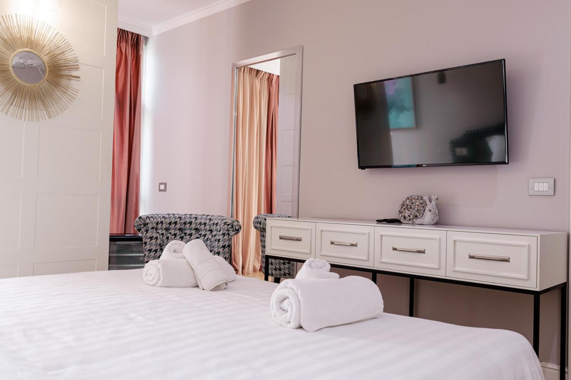 Boutique Hotel Whisky Tirana Exterior photo
